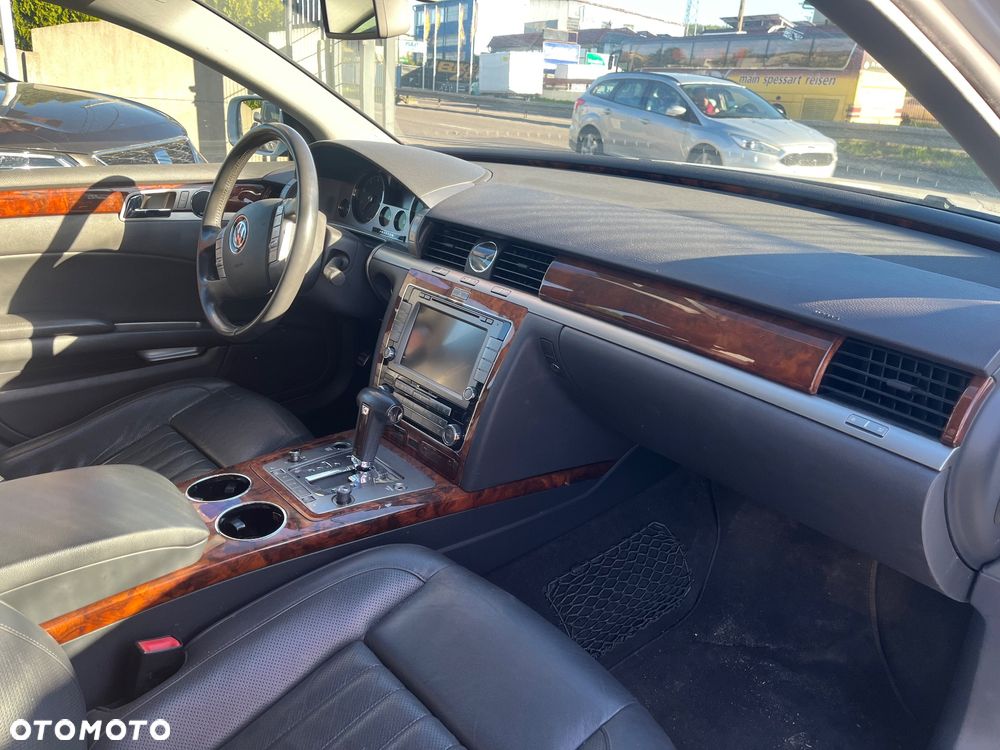 Volkswagen Phaeton 4.2 V8 4MOTION Automatik (5 Sitzer) - 10