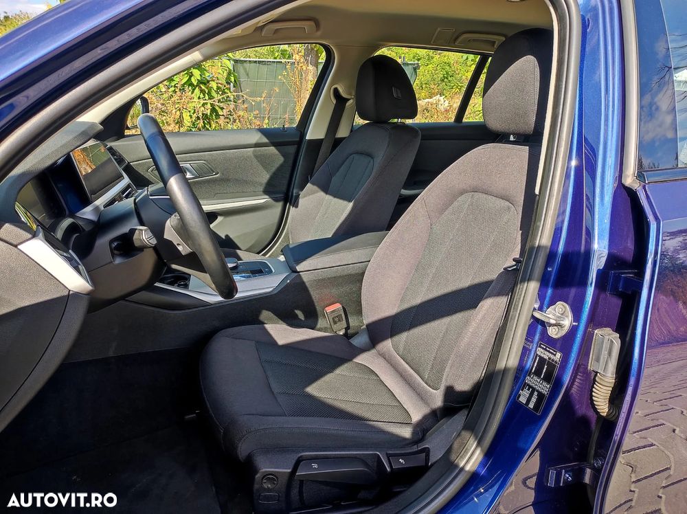BMW Seria 3 320i Touring Aut. - 12