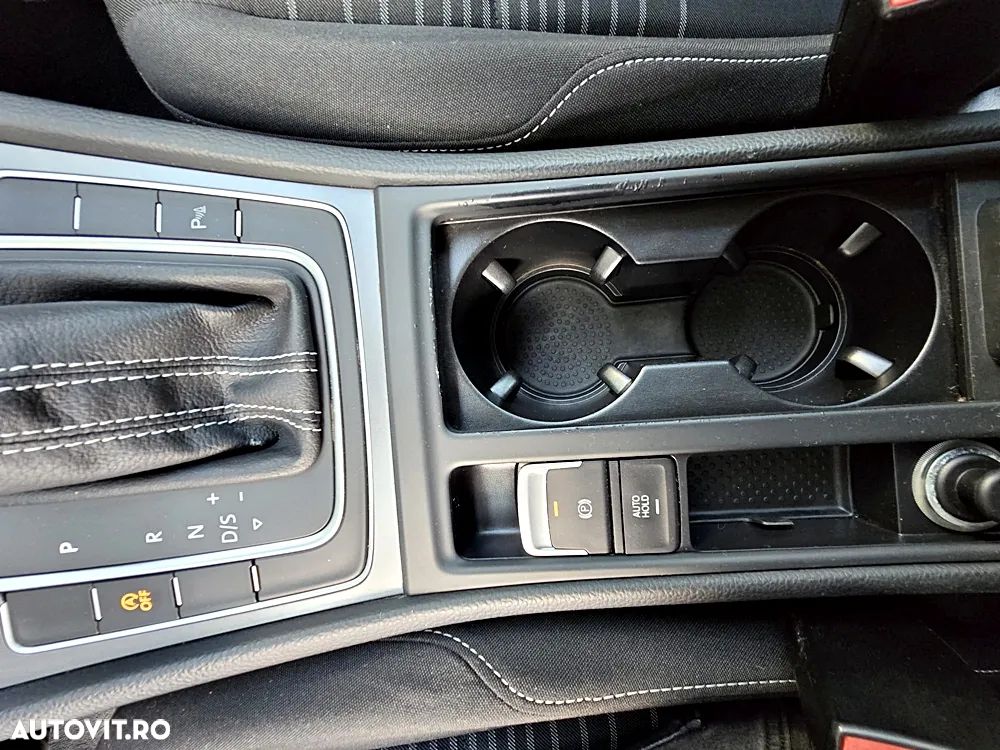 Volkswagen Golf 1.6 TDI BlueMotion Technology DSG Lounge - 20