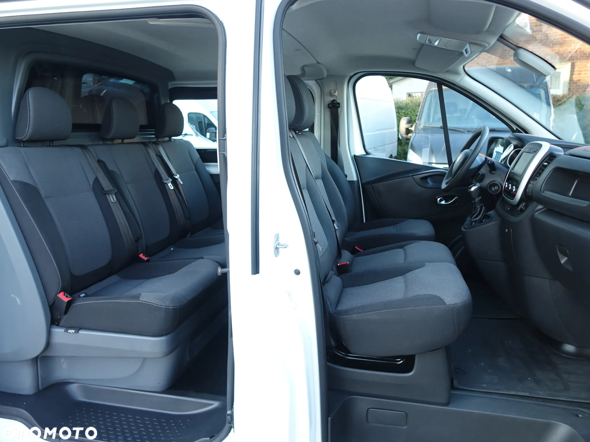 Renault Trafic 6-osobowy LONG brygadówka L2H1 - 6