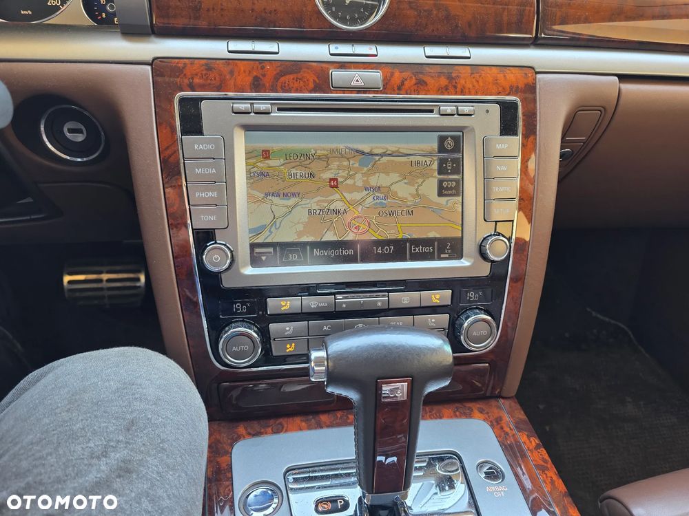 Volkswagen Phaeton - 35