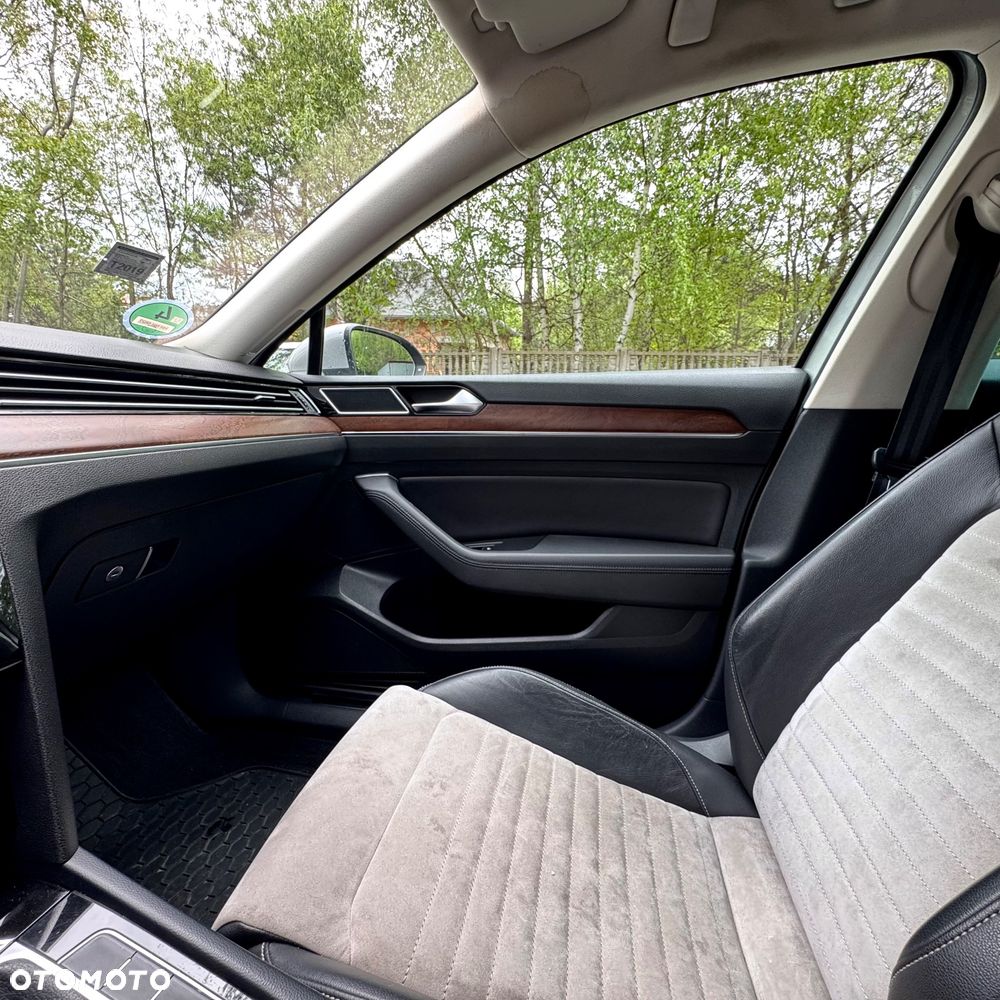 Volkswagen Passat 2.0 TDI SCR Highline - 12
