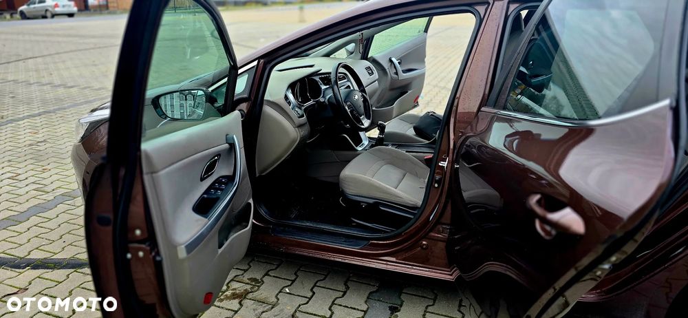 Kia Ceed 1.6 GDI L - 21