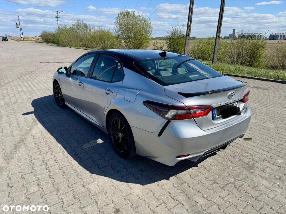 Toyota Camry - 4