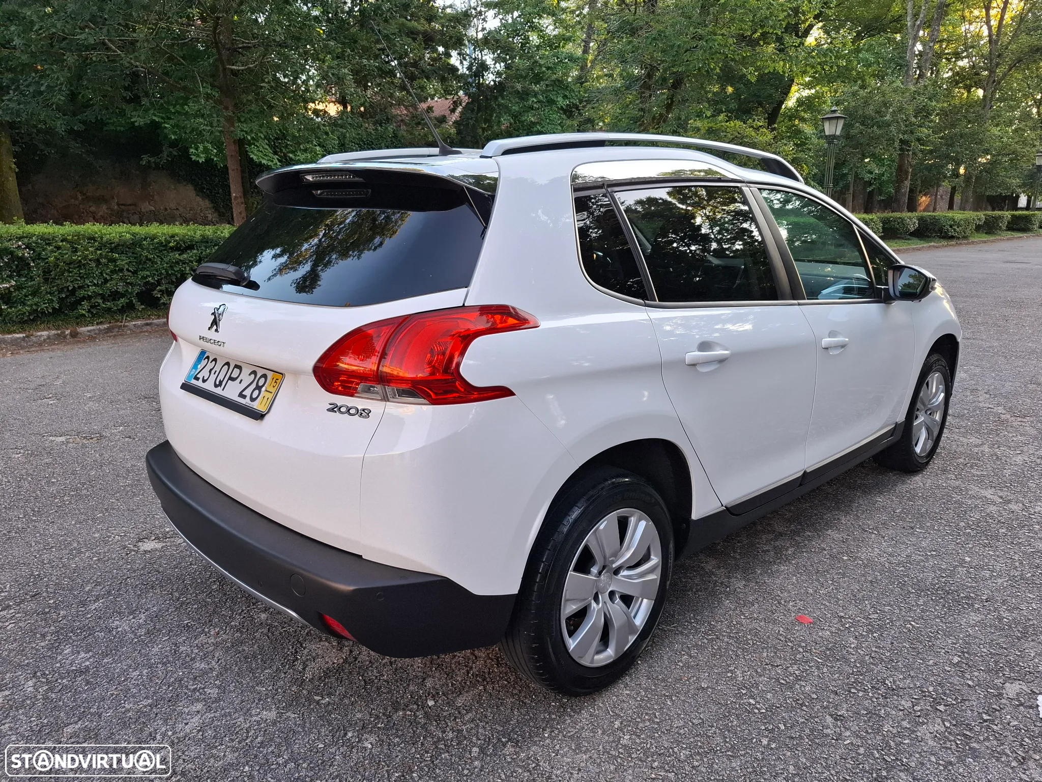 Peugeot 2008 1.2 PureTech Style - 8