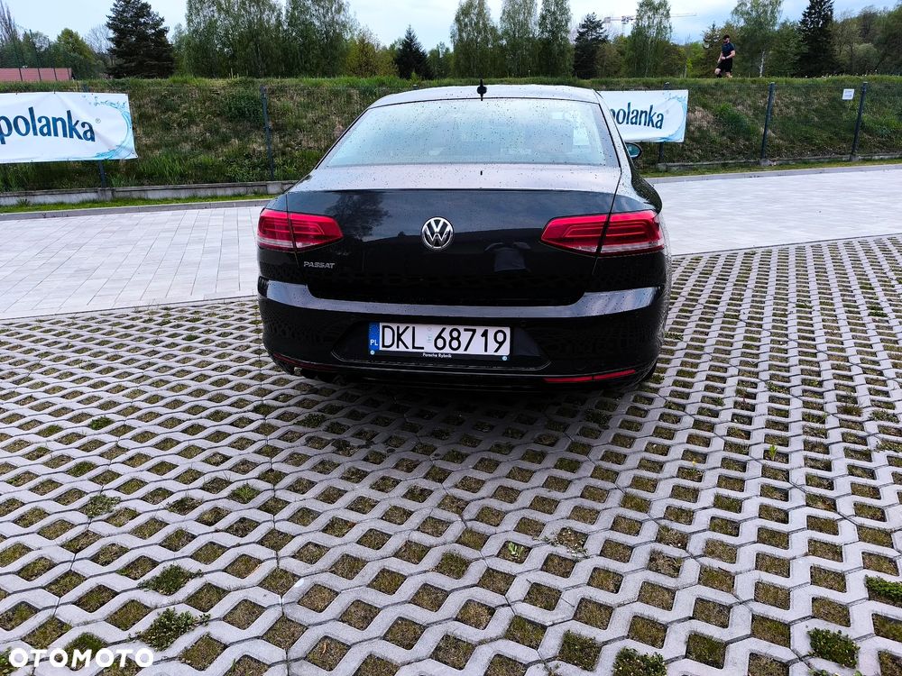 Volkswagen Passat - 11