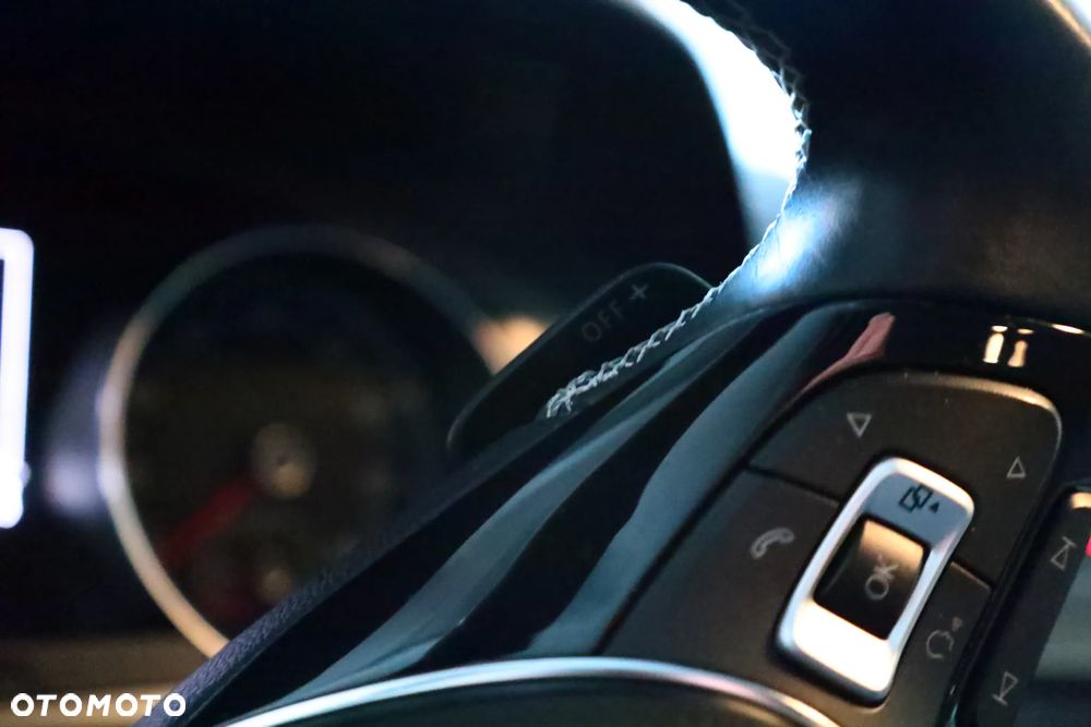 Volkswagen Golf 1.6 TDI BlueMotion Technology DSG Lounge - 27