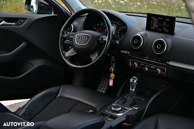 Audi A3 1.6 TDI S-Tronic Attraction - 23