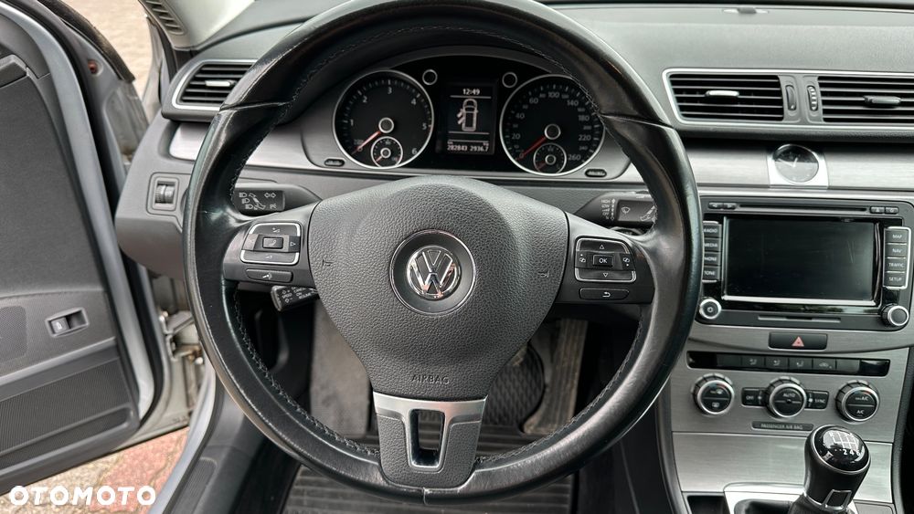 Volkswagen Passat 2.0 TDI Comfortline - 8