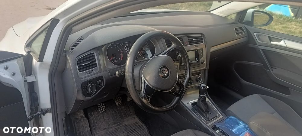 Volkswagen Golf 1.2 TSI BMT Comfortline - 12