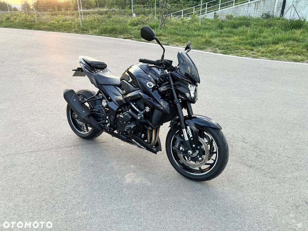 Suzuki GSX - 2