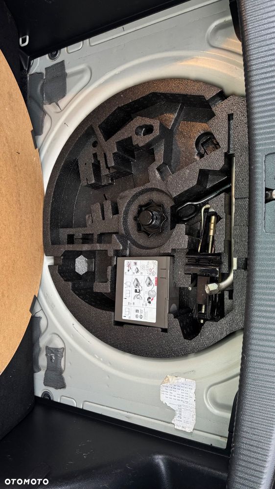 Volkswagen Golf Plus 2.0 TDI DPF MATCH - 27