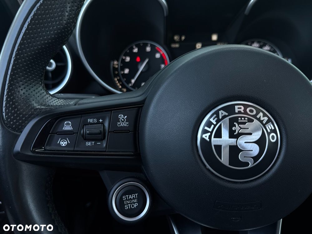 Alfa Romeo Giulia 2.0 Turbo TI Q4 - 35