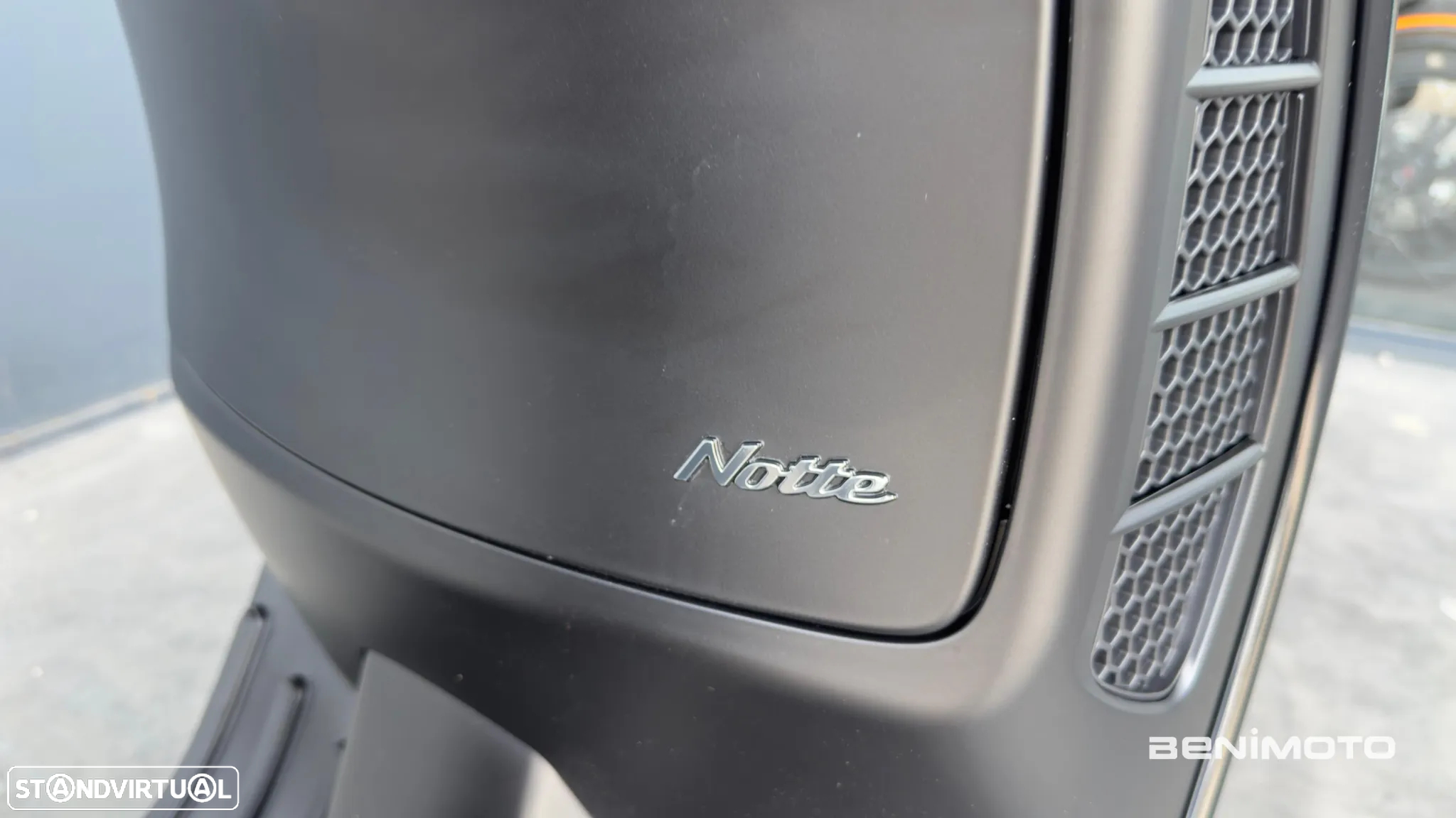 Vespa GTS Super 300 Notte - 17