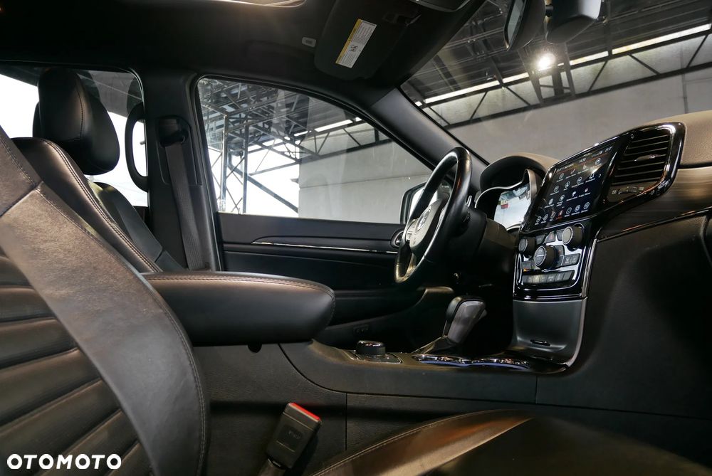 Jeep Grand Cherokee - 28