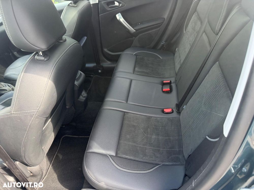 Peugeot 2008 - 11