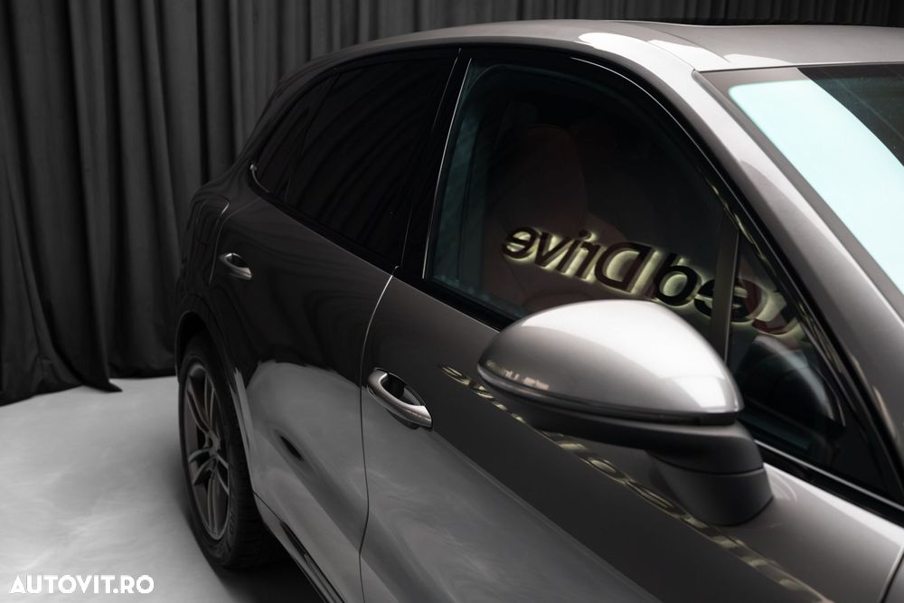 Porsche Cayenne - 4