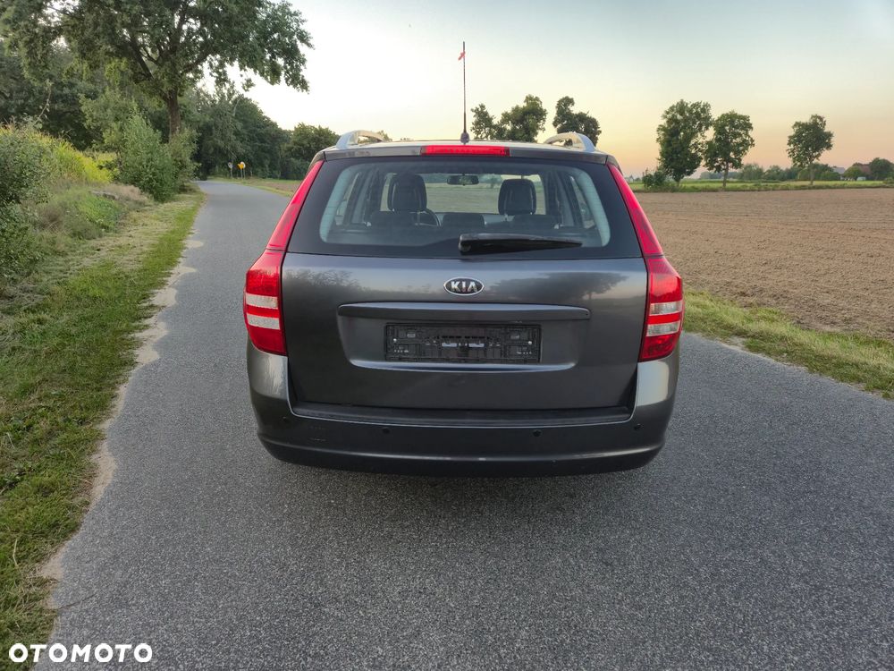 Kia Ceed - 9