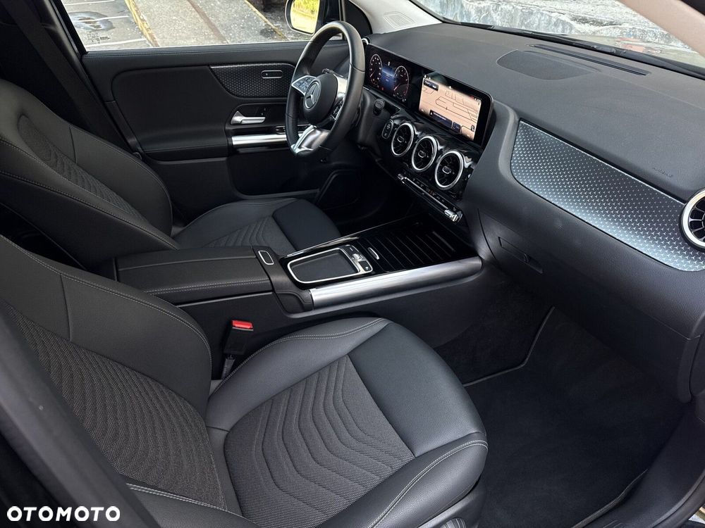 Mercedes-Benz GLA - 22