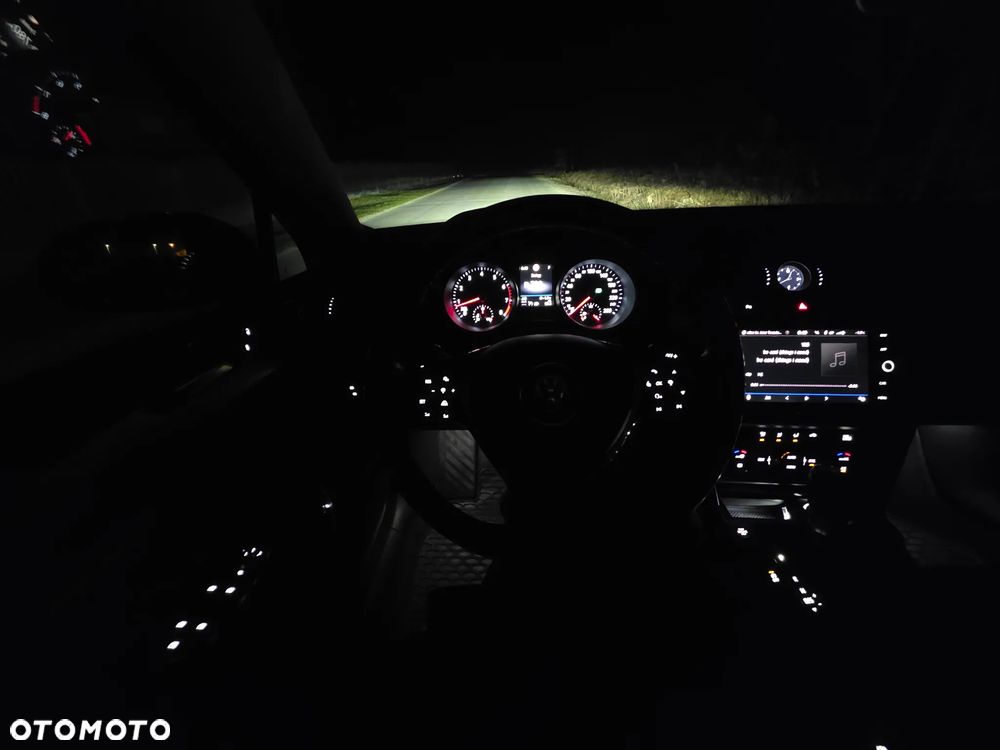 Volkswagen Passat - 16