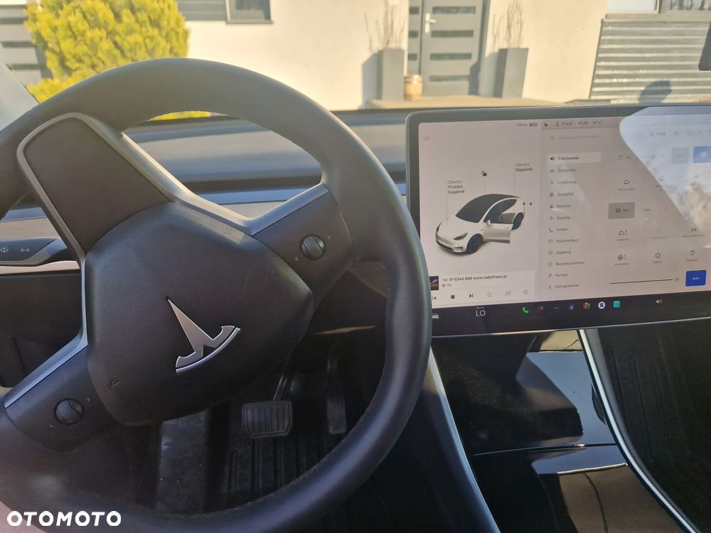 Tesla Y Long Range AWD - 14