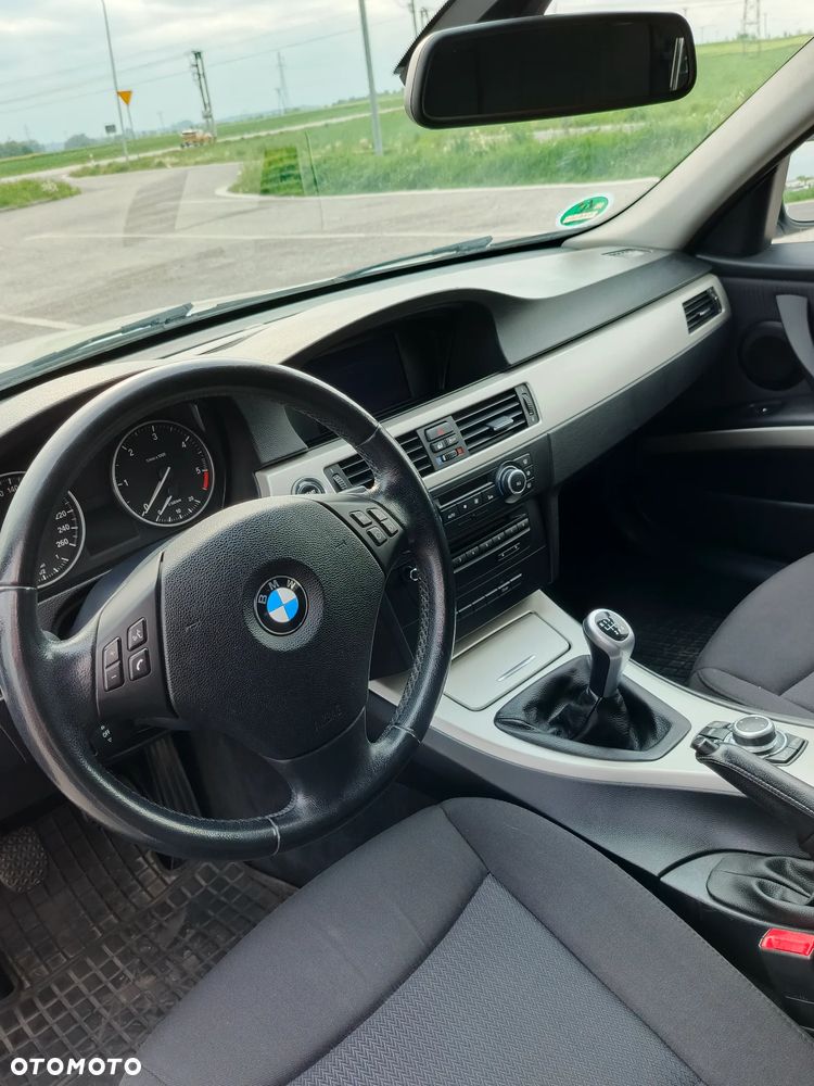 BMW Seria 3 318d - 10