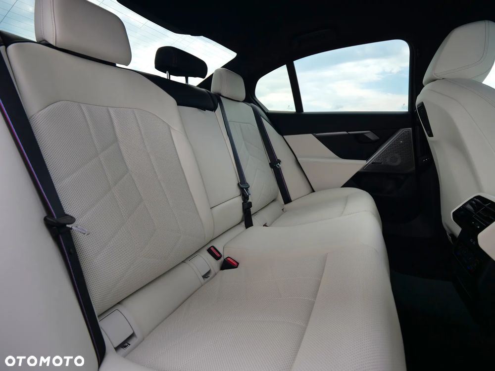 BMW Seria 5 520d xDrive mHEV M Sport - 35