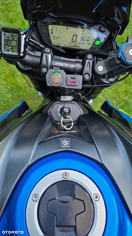 Suzuki GSX - 12