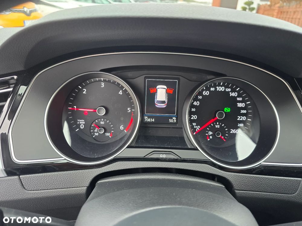 Volkswagen Passat - 27