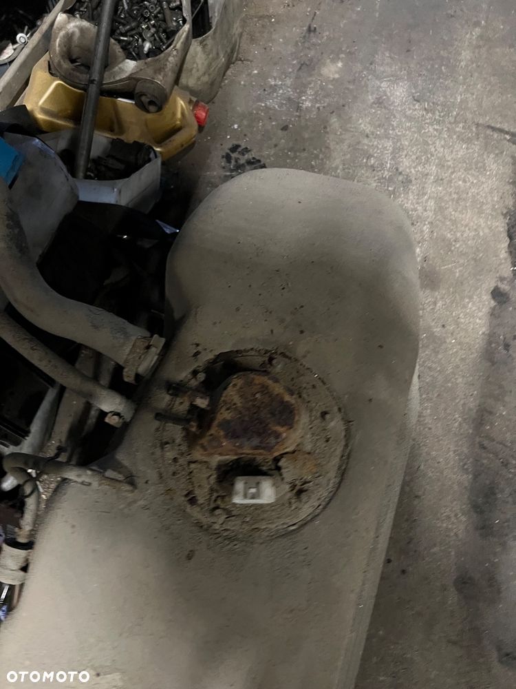 Zbiornik paliwa Nissan Navara d22 2.5dci - 3