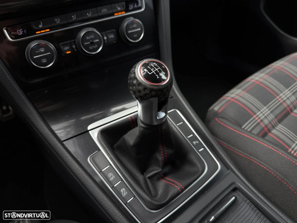 VW Golf GTI BlueMotion - 18