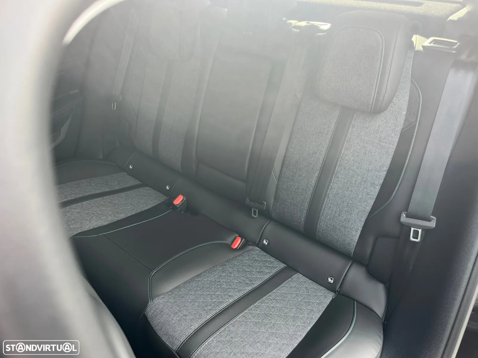 Peugeot 408 1.6 Hybrid Allure e-EAT8 - 15