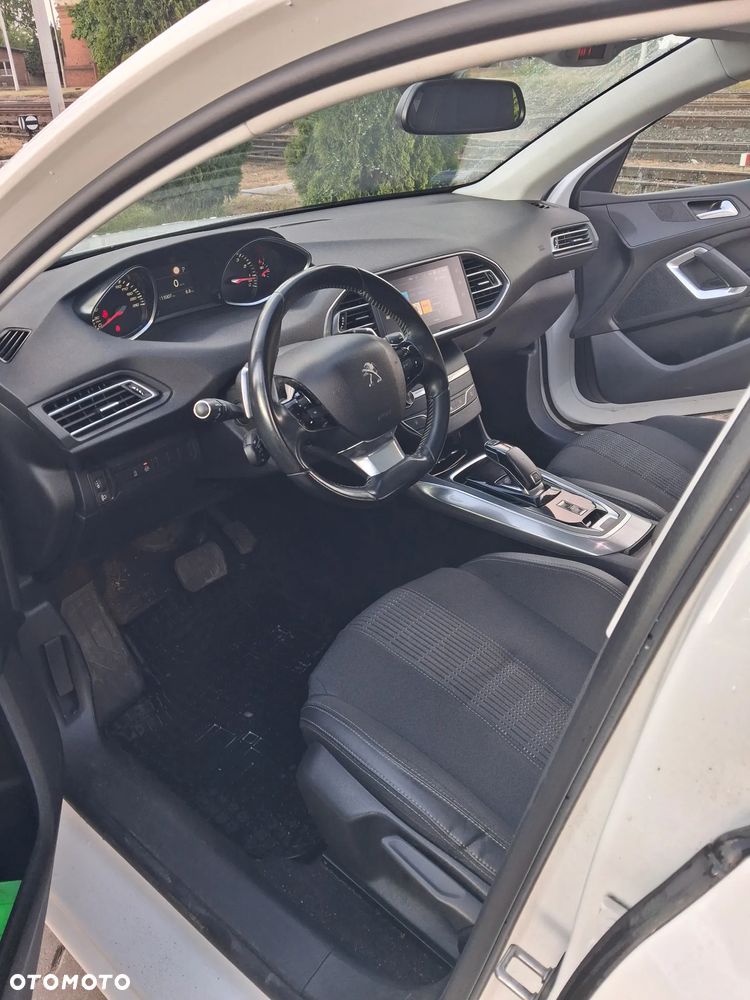 Peugeot 308 PureTech 130 GPF EAT8 Stop & Start Allure - 5