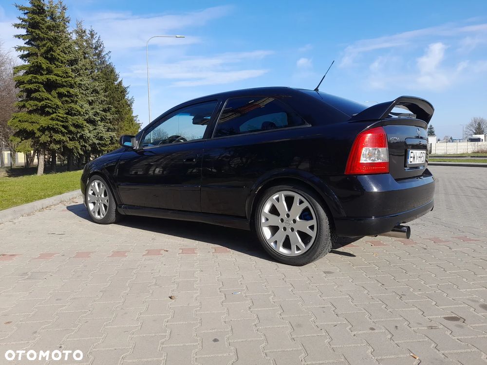 Opel Astra 2.0 Turbo OPC - 3