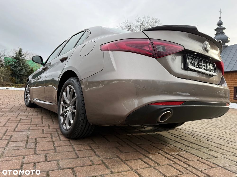 Alfa Romeo Giulia 2.2 - 5