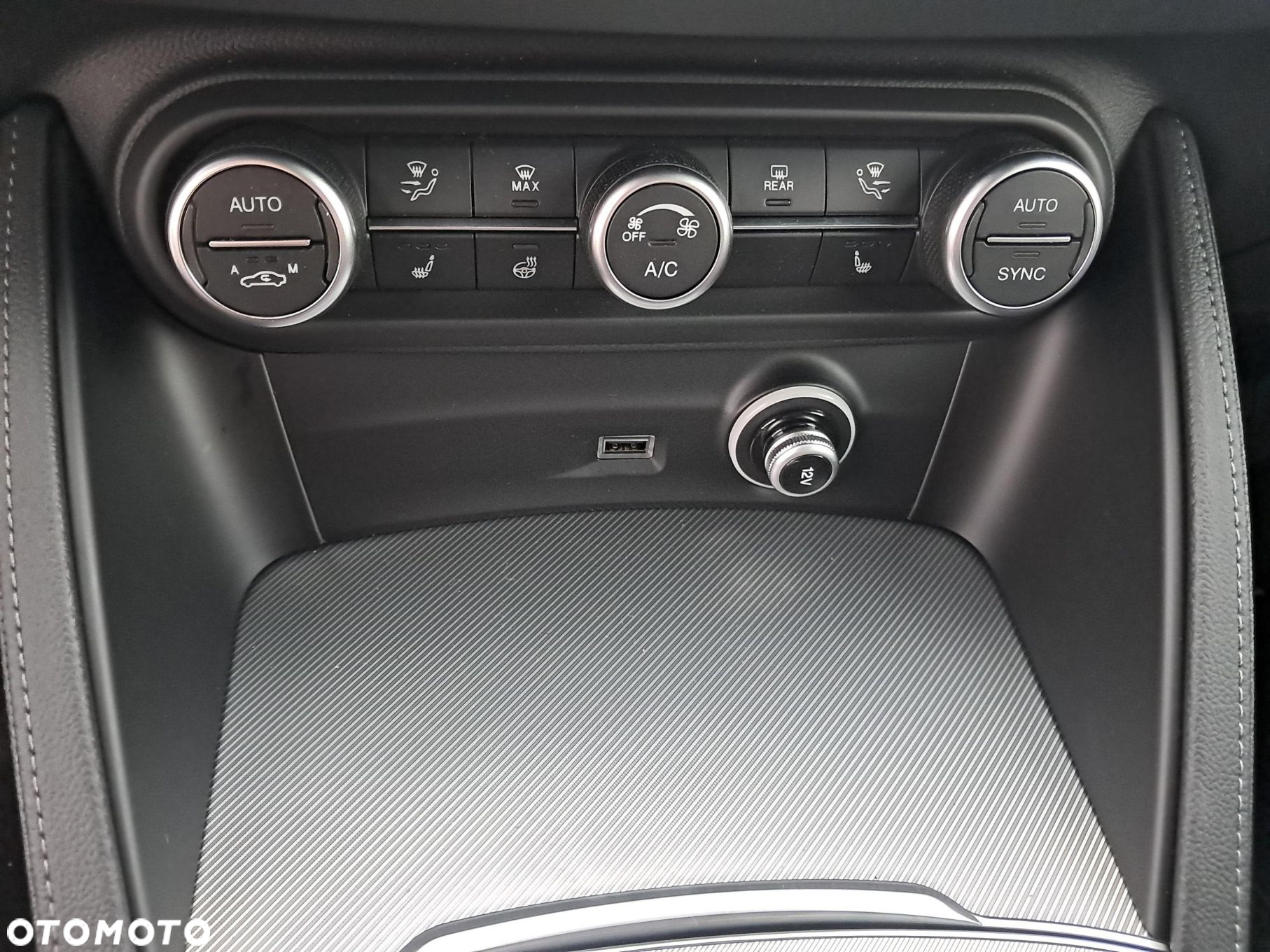 Alfa Romeo Stelvio - 12