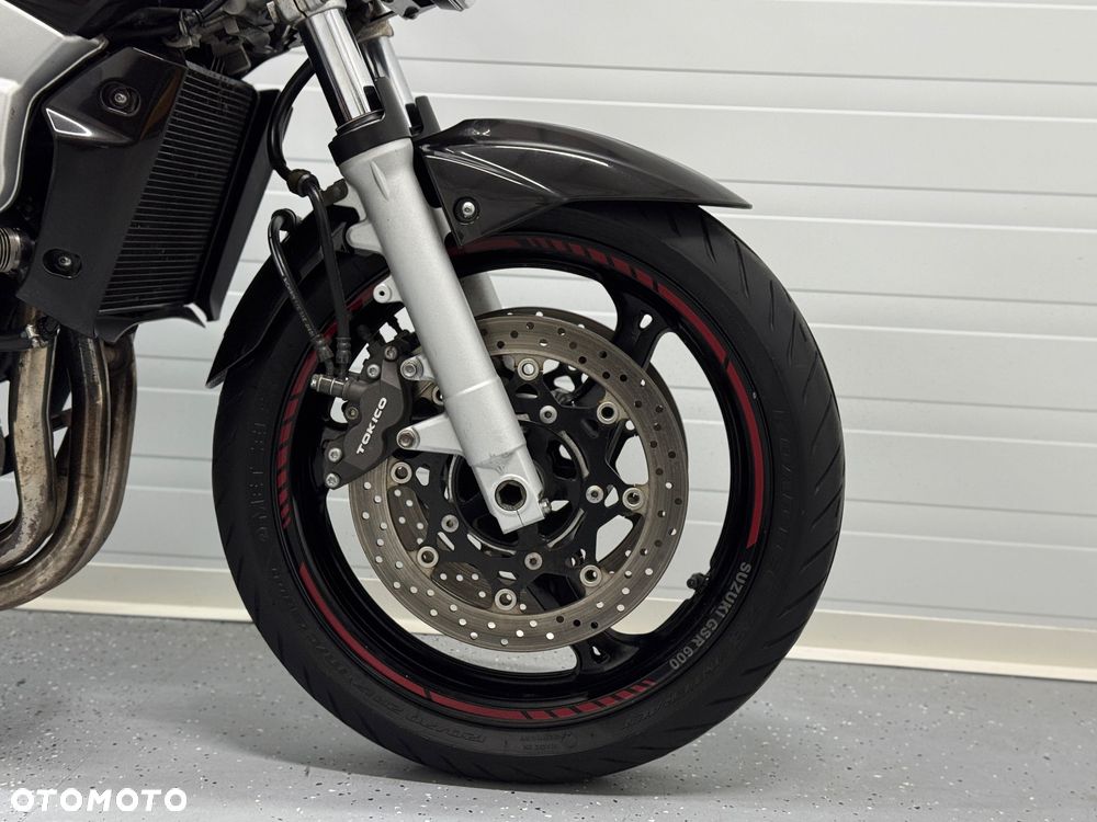 Suzuki GSR - 10