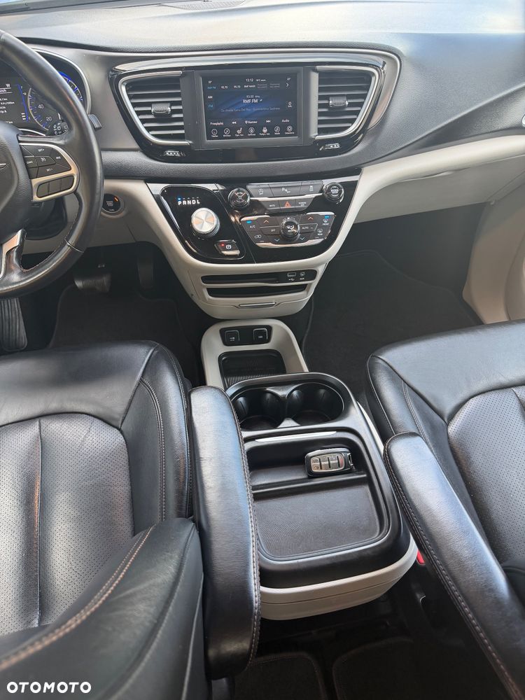 Chrysler Pacifica - 26