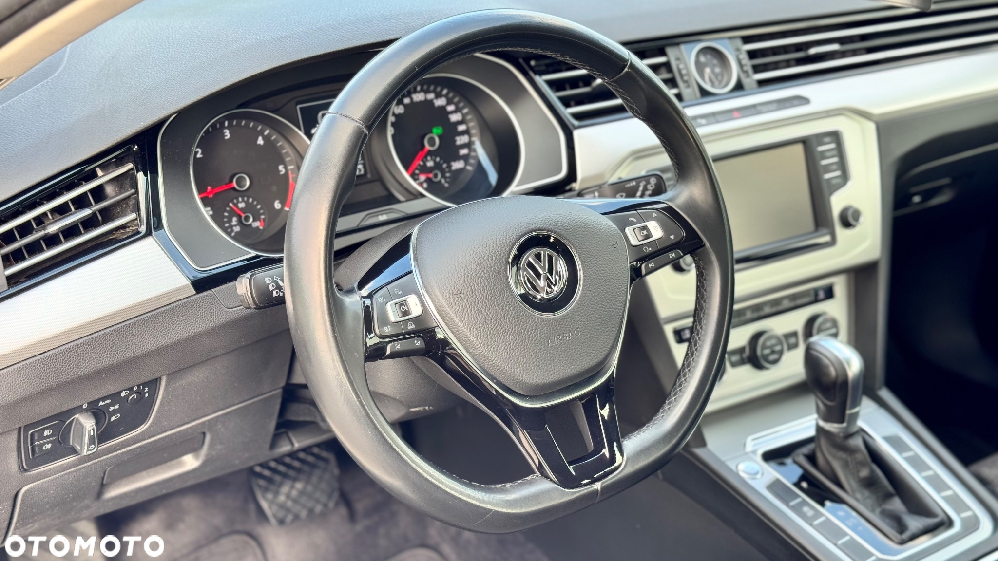 Volkswagen Passat Variant 1.6 TDI (BlueMotion Technology) DSG Comfortline - 8