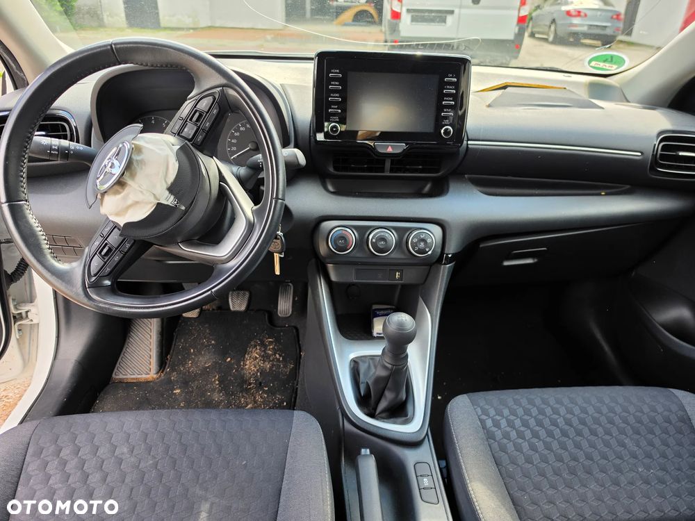 Toyota Yaris 1.0 Premium - 11