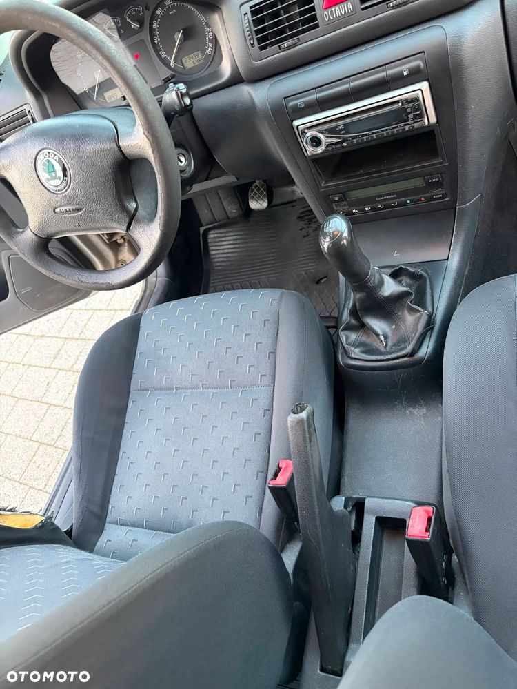 Skoda Octavia 1.6 Tour - 17