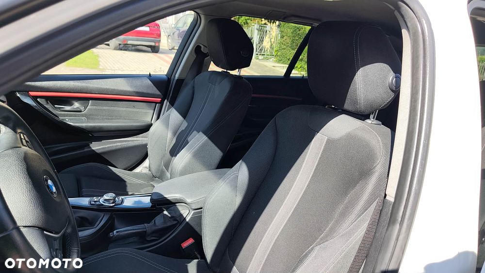BMW Seria 3 320d Sport Line - 13
