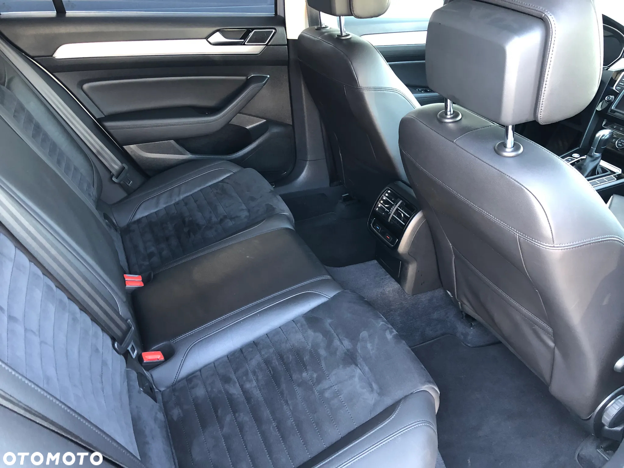 Volkswagen Passat Variant 2.0 TDI SCR 4Motion DSG Highline - 14