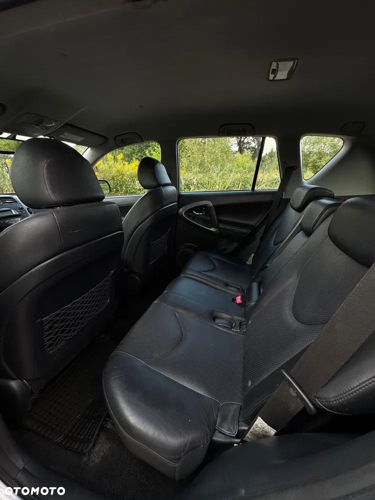 Toyota RAV4 - 16
