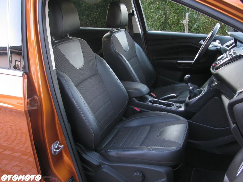 Ford Kuga 2.0 TDCi 2x4 Titanium - 17