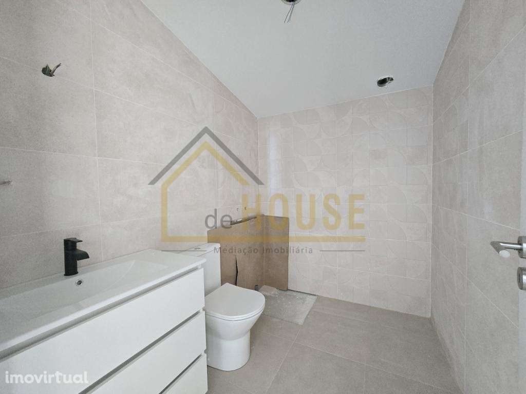 Moradia T3, com espaço exterior perto da Praia - Grande imagem: 4/15