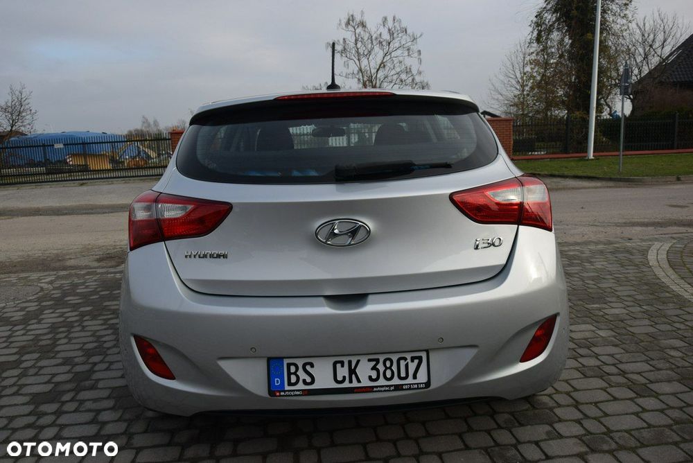 Hyundai i30 1.6 CRDi Fifa World Cup Edition - 12