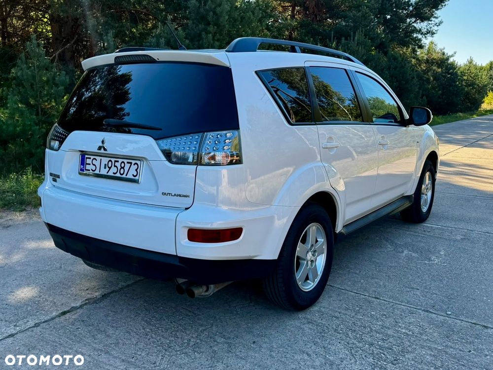 Mitsubishi Outlander - 2