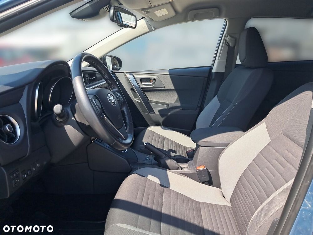 Toyota Auris - 16