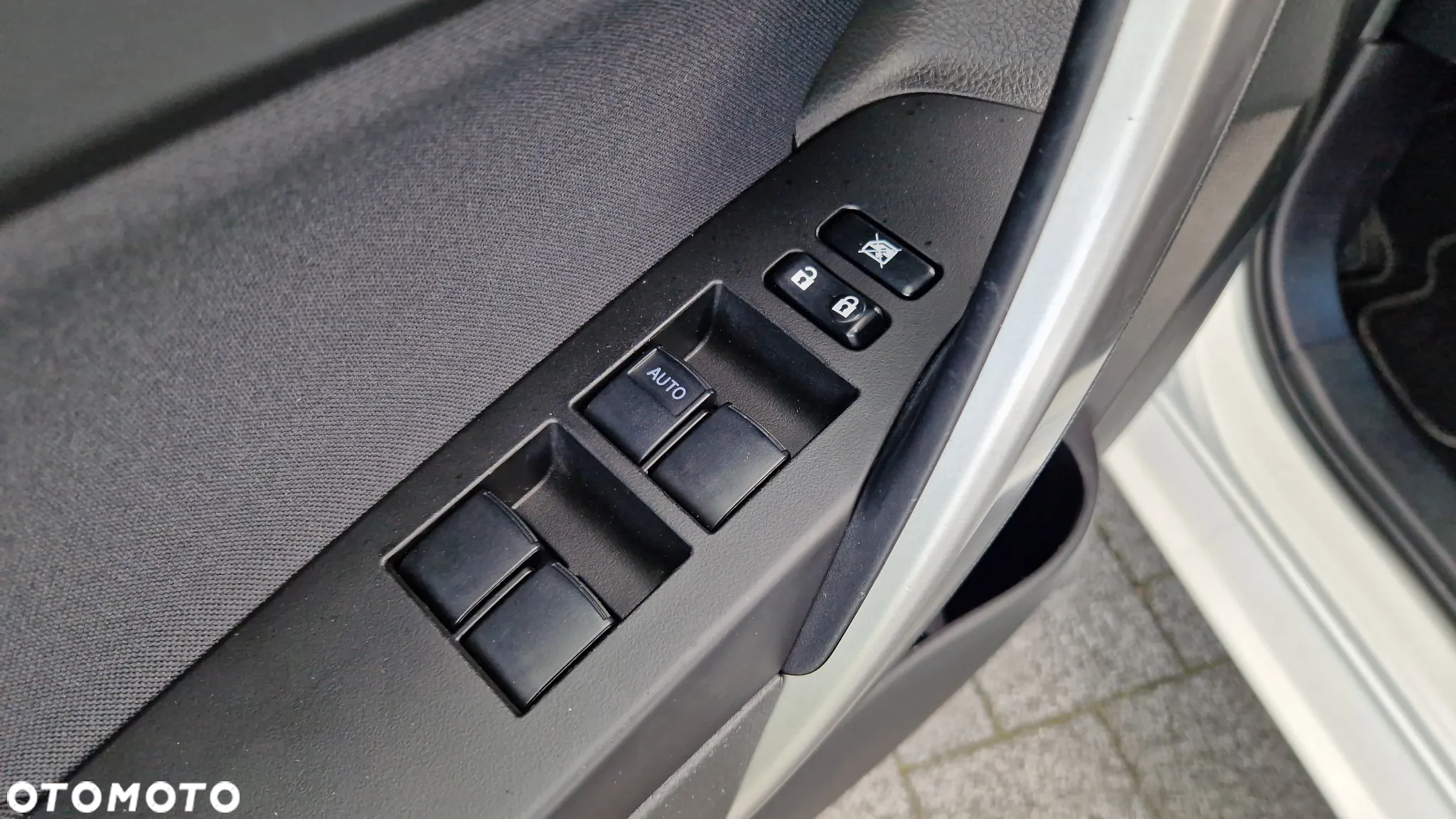 Toyota Auris 1.8 VVT-i Hybrid Automatik Touring Sports Design Edition - 35